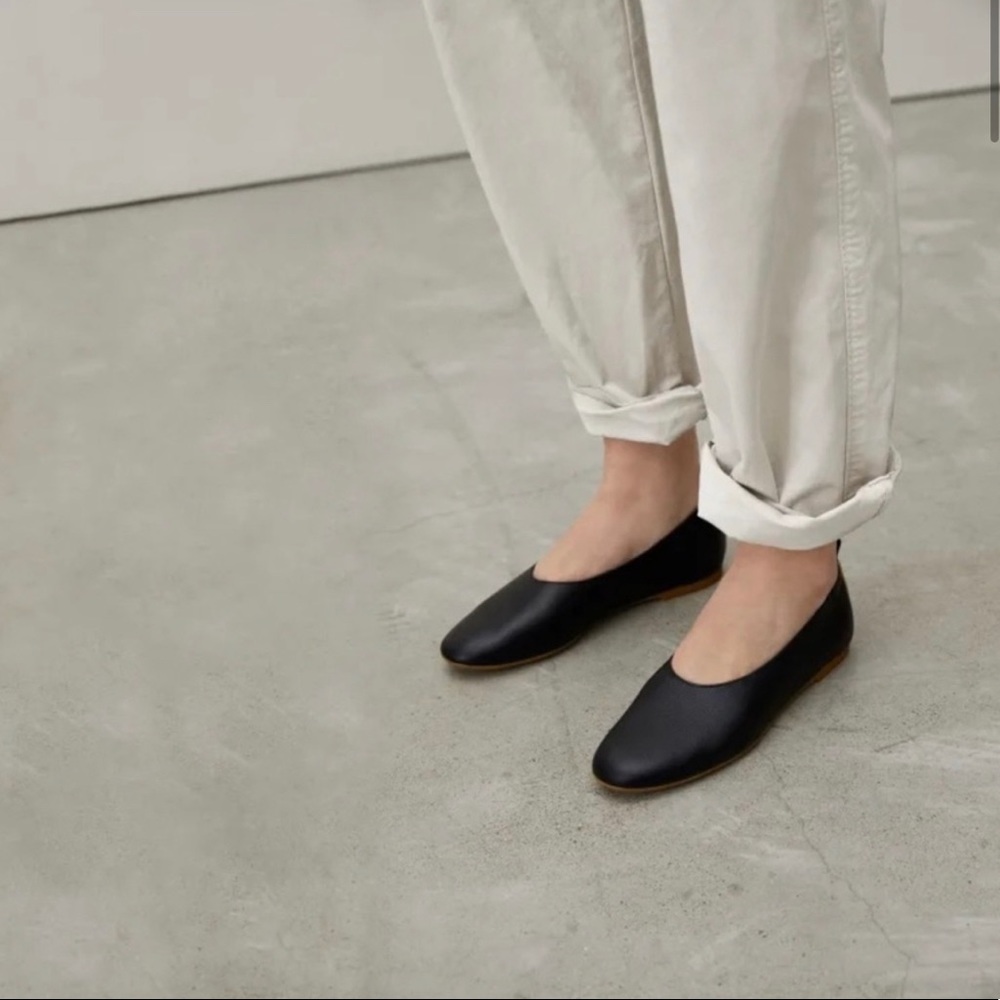 Everlane The Italian Leather Day Glove Flats Size 8 Black. Like new.